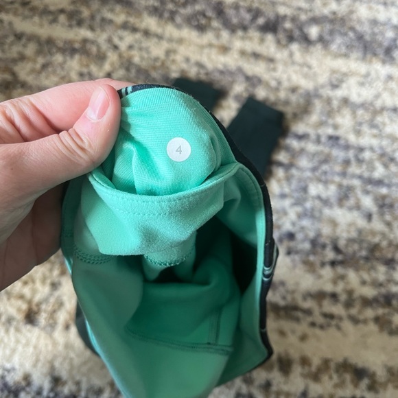 Lululemon Legginfs Size 4 - Picture 6 of 6